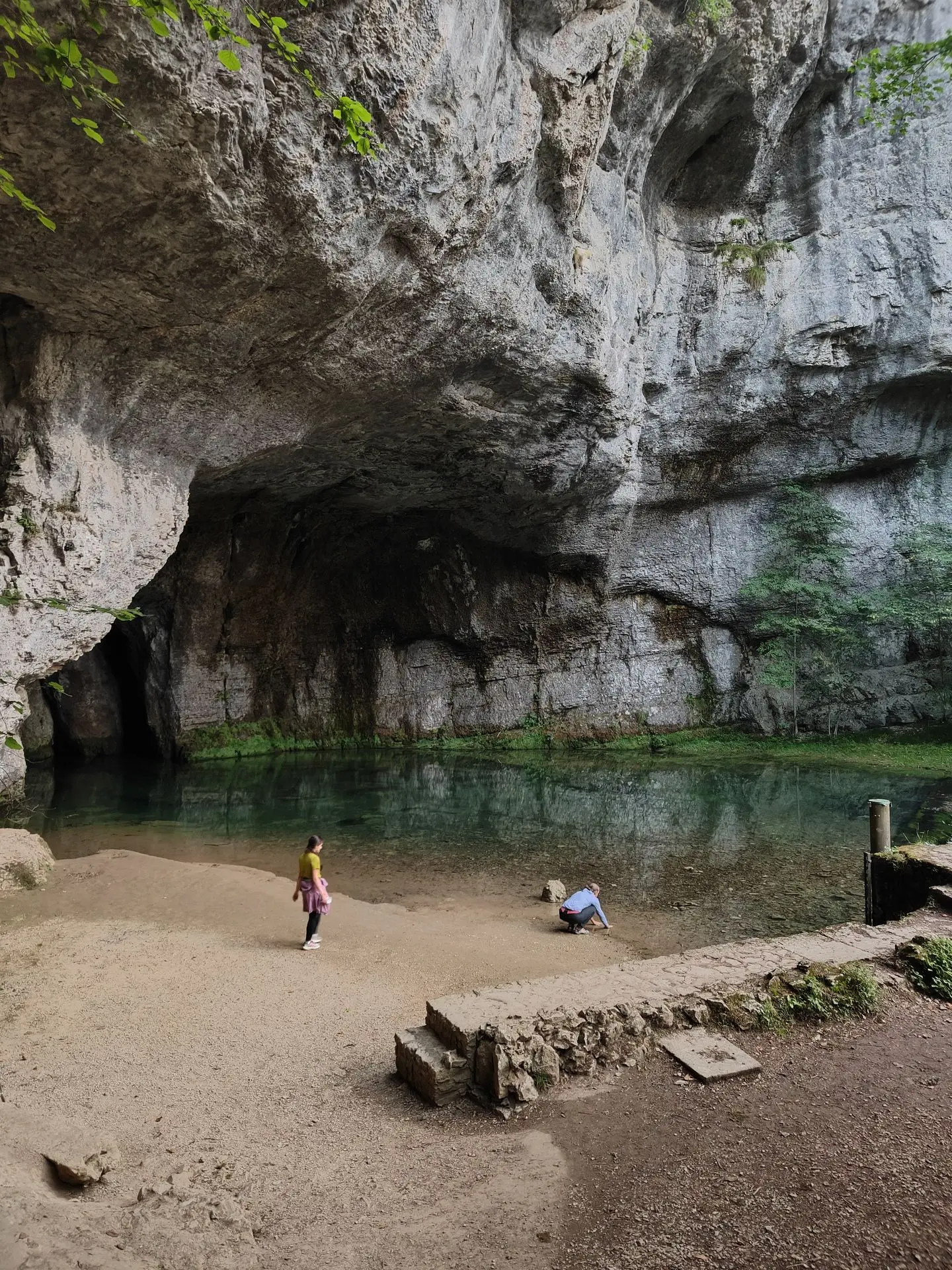 grotte au dessus du Lison dans le Doubs